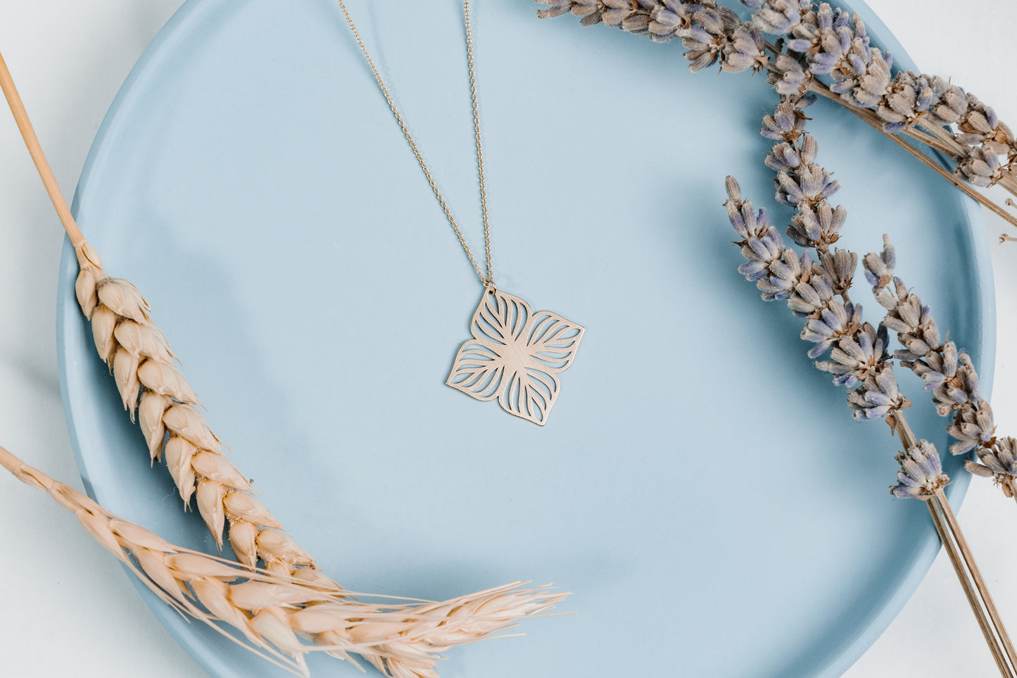 Flower Lines Necklace