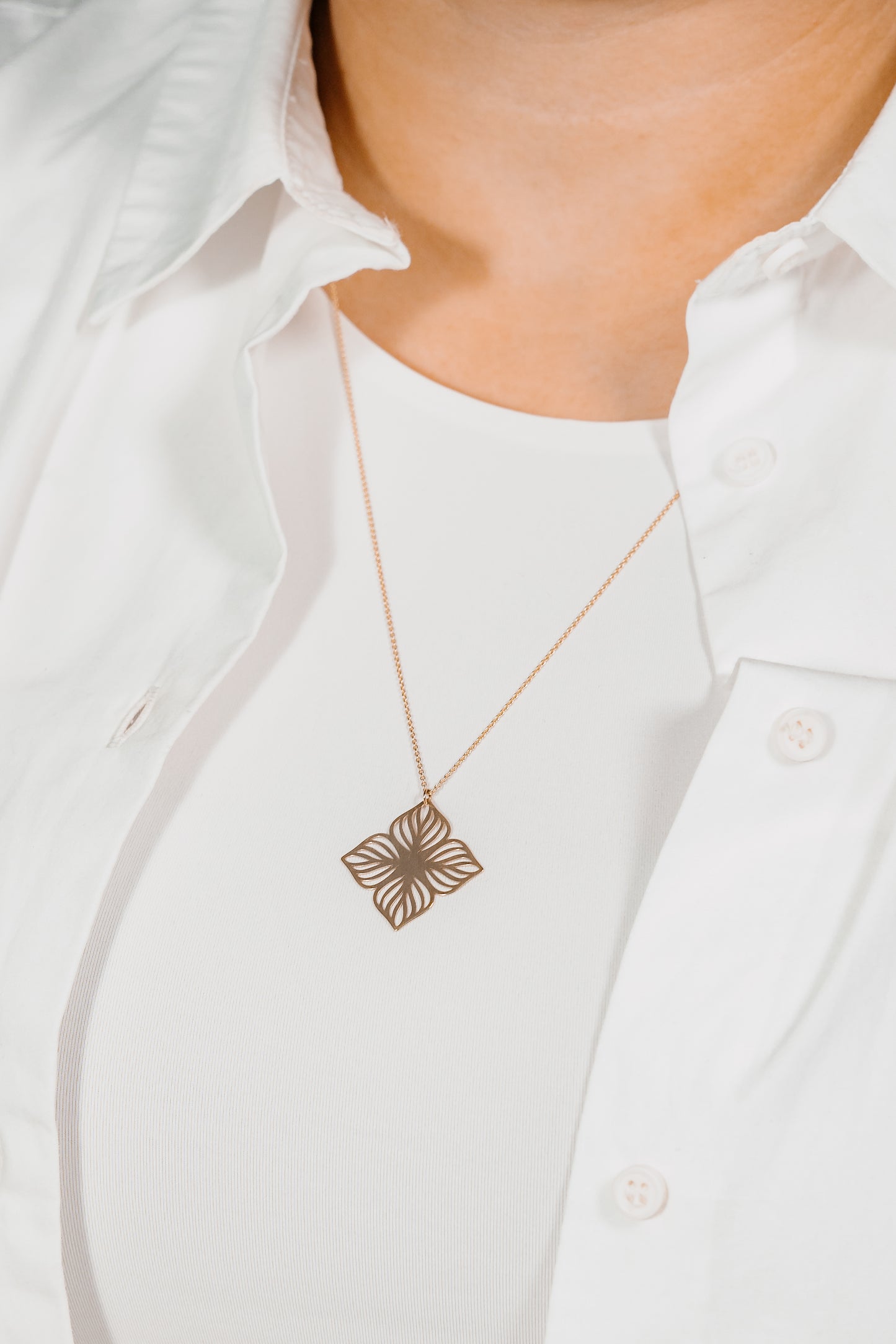 Flower Lines Necklace